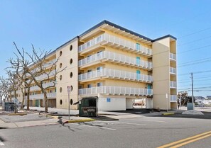Exterior - Sun, Sand, & Serenity: Beautiful 2 Bed, 2 Bath Ocean Block in North Ocean City (Ocean City)