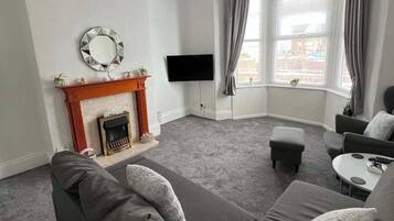 TV, fireplace