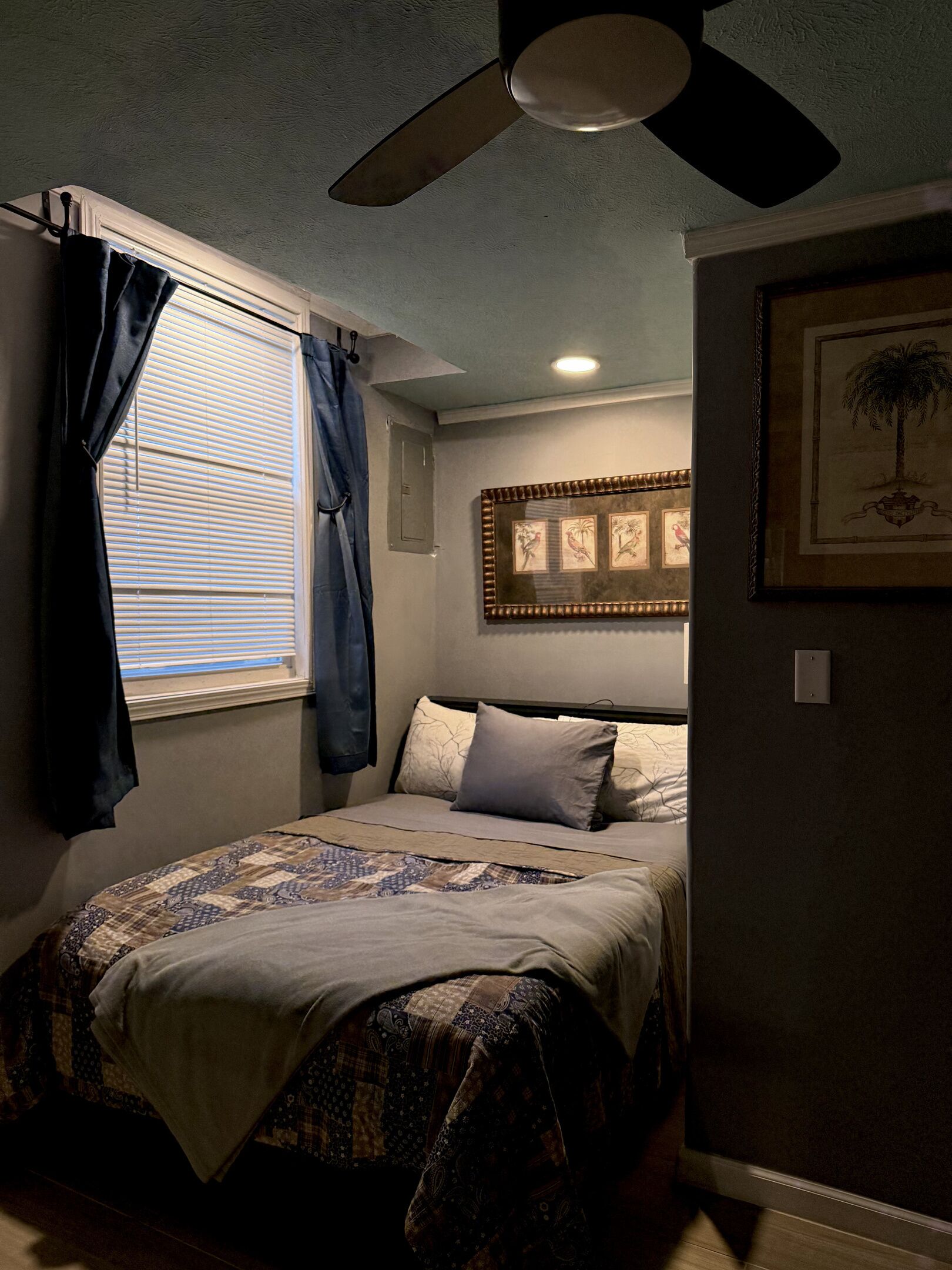 4 Schlafzimmer, Schreibtisch, Bügeleisen/Bügelbrett, Reisekinderbett