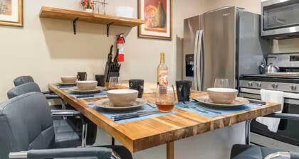 Omaha Estate·4BR·Hot Tub·Sauna·Game Room·Sleeps13