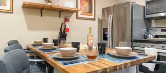 Omaha Estate·4BR·Hot Tub·Sauna·Game Room·Sleeps13