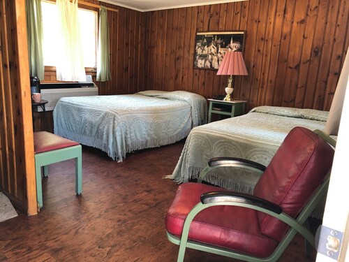 Cozy Friendship WI Cabin Near Lakes, Parks, Trails & Outdoor Fun