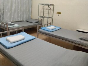 Blackout curtains, iron/ironing board - Mangkonlay Hostel (Tha phe)