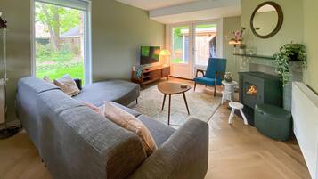Een smart-tv en een open haard