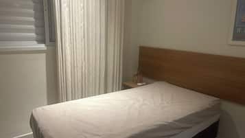 Ferros/tábuas de passar roupa, Wi-Fi, roupa de cama