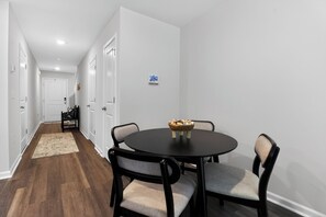 Dining - Close to Downtown Conway, 1-Mile to CCU & 2- Miles to Conway Medical Center (Conway)