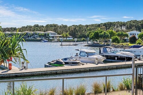 Peaceful Oasis, Prime Location - close to Pool, Gym, and Golf Courses