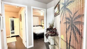 4 habitaciones, tabla de planchar con plancha, wifi y ropa de cama