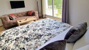 WiFi, bed sheets