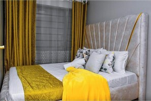 Iron/ironing board, internet, bed sheets