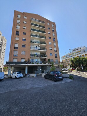 Exterior - Vrbo Property (Roma)