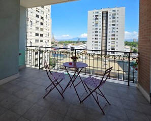 Outdoor dining - Francis Family Home (Roma)