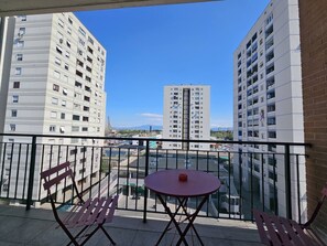 Outdoor dining - Vrbo Property (Roma)