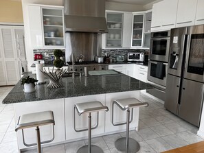 Private kitchen - World Cup Base: 15 Min to NYC & MetLife + 2 Private Parking Spots + NYC skyline (Union City)