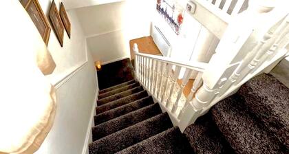 House Sleeps 5 With Enclosed Garden