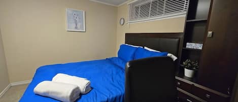 2 habitaciones, tabla de planchar con plancha, wifi y ropa de cama