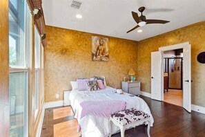 Room - 3-bedroom townhome in terrific Grand Prairie 20min from ATT Stadium (Grand Prairie)