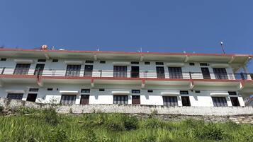 Quarto triplo superluxo, sacada, vista para a colina | Fachada