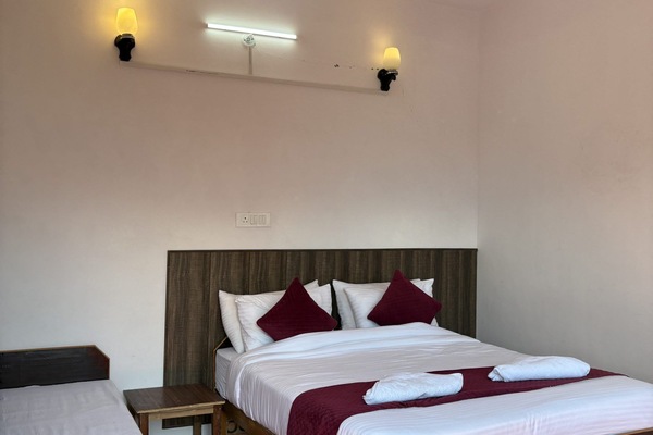 Luxury Triple Room, Balcony, Hill View | WiFi (free)