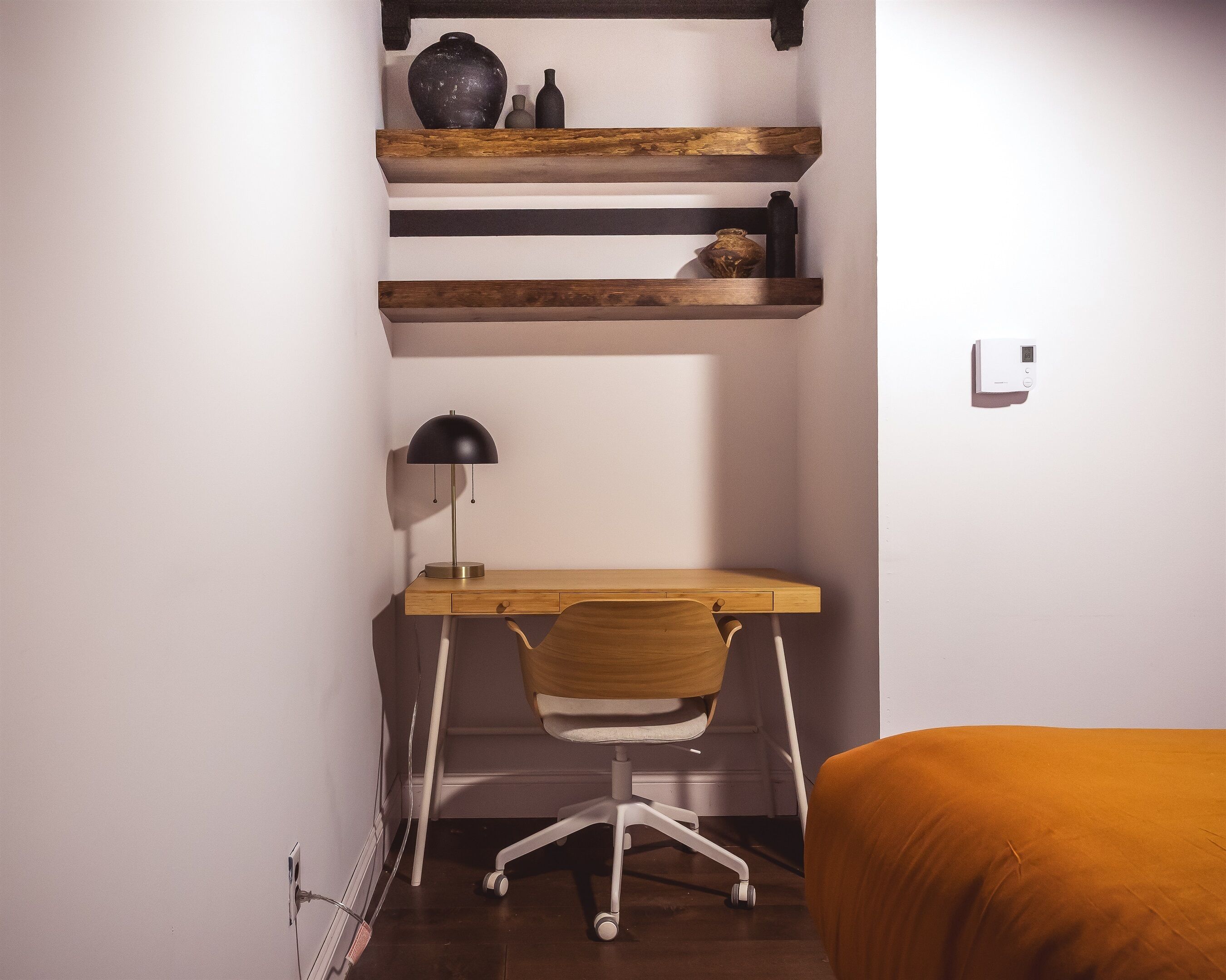 4 bedrooms, desk, iron/ironing board, travel crib