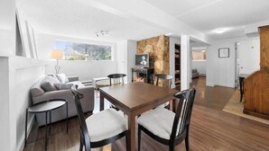 Unclassified image, 5 of 19, button - Bright 4BR Home + Huge Yard | Walk to Lonsdale (North Vancouver)