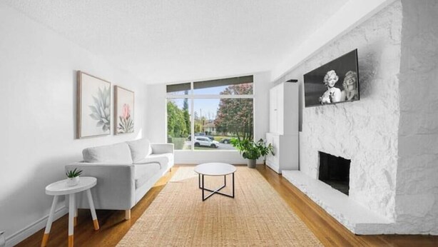 Unclassified image, 1 of 19, button - Bright 4BR Home + Huge Yard | Walk to Lonsdale (North Vancouver)