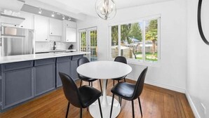 Unclassified image, 3 of 19, button - Bright 4BR Home + Huge Yard | Walk to Lonsdale (North Vancouver)