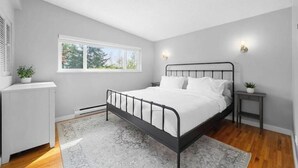 Unclassified image, 4 of 19, button - Bright 4BR Home + Huge Yard | Walk to Lonsdale (North Vancouver)