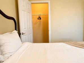 5 bedrooms, iron/ironing board, WiFi, bed sheets