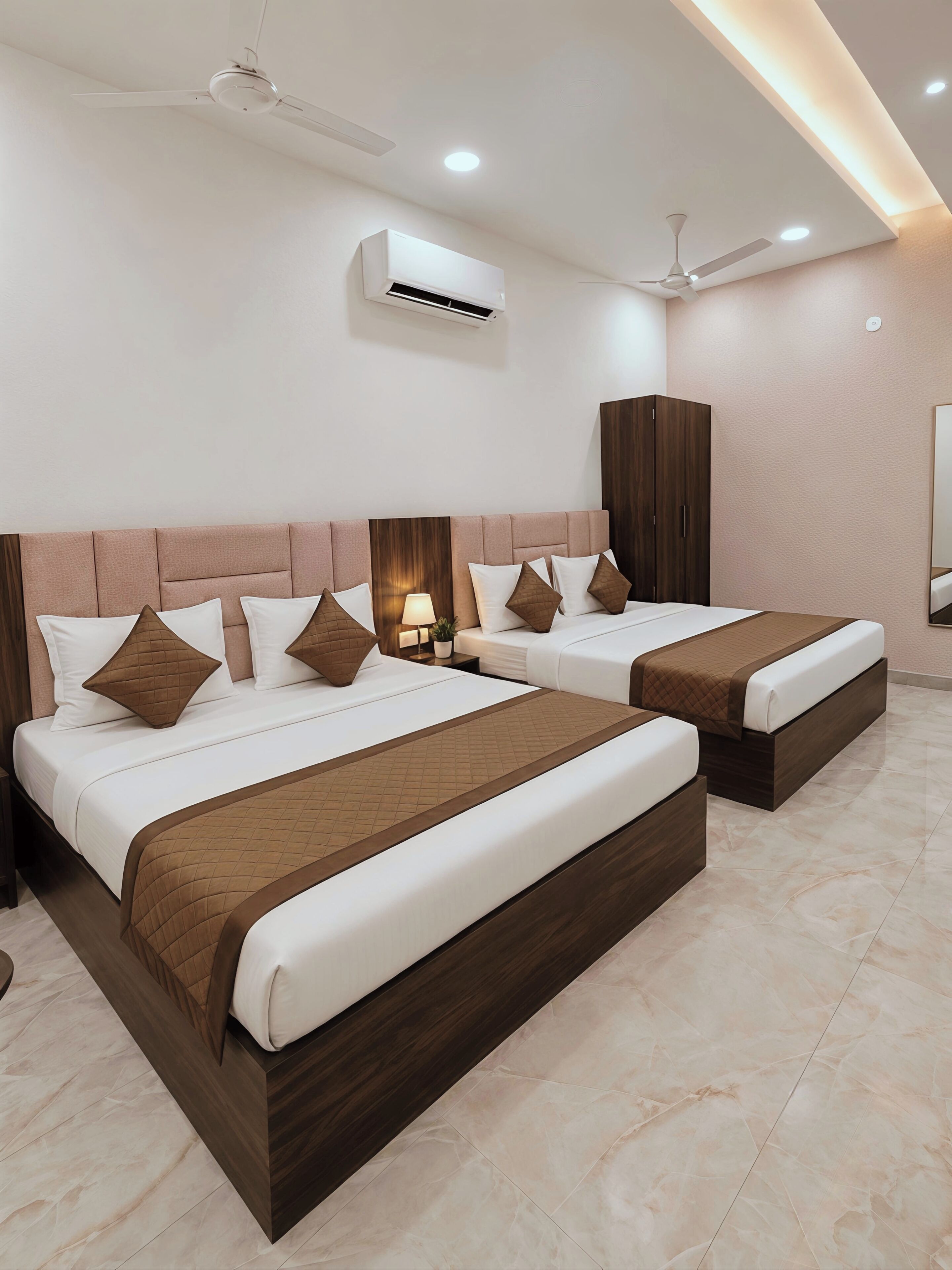 Family Room | In-room safe, desk, soundproofing, free WiFi