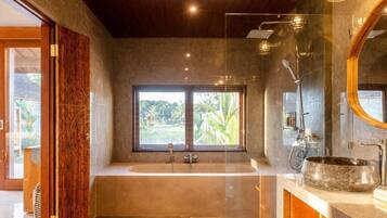 Separate bathtub and shower, free toiletries, hair dryer, slippers