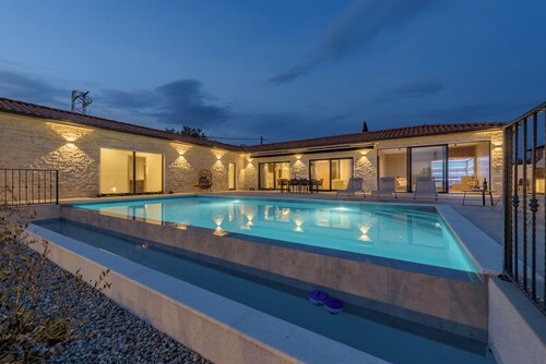Villa Lumina