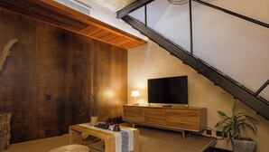 Family Suite, Balcony, Mountain View | Bahagian dalam