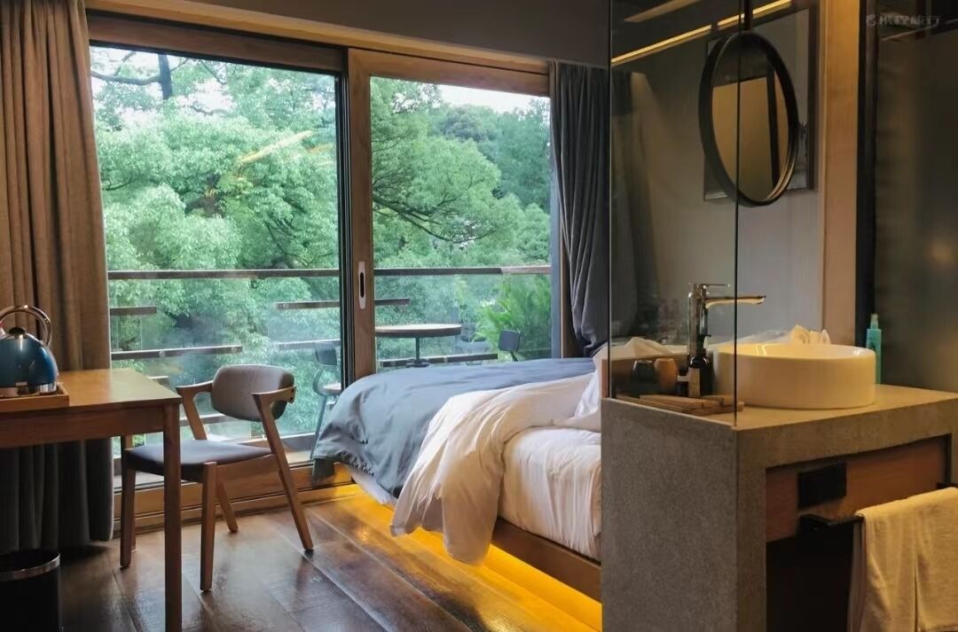 Deluxe-Doppelzimmer, Balkon, Bergblick | Hochwertige Bettwaren, individuell dekoriert, individuell eingerichtet