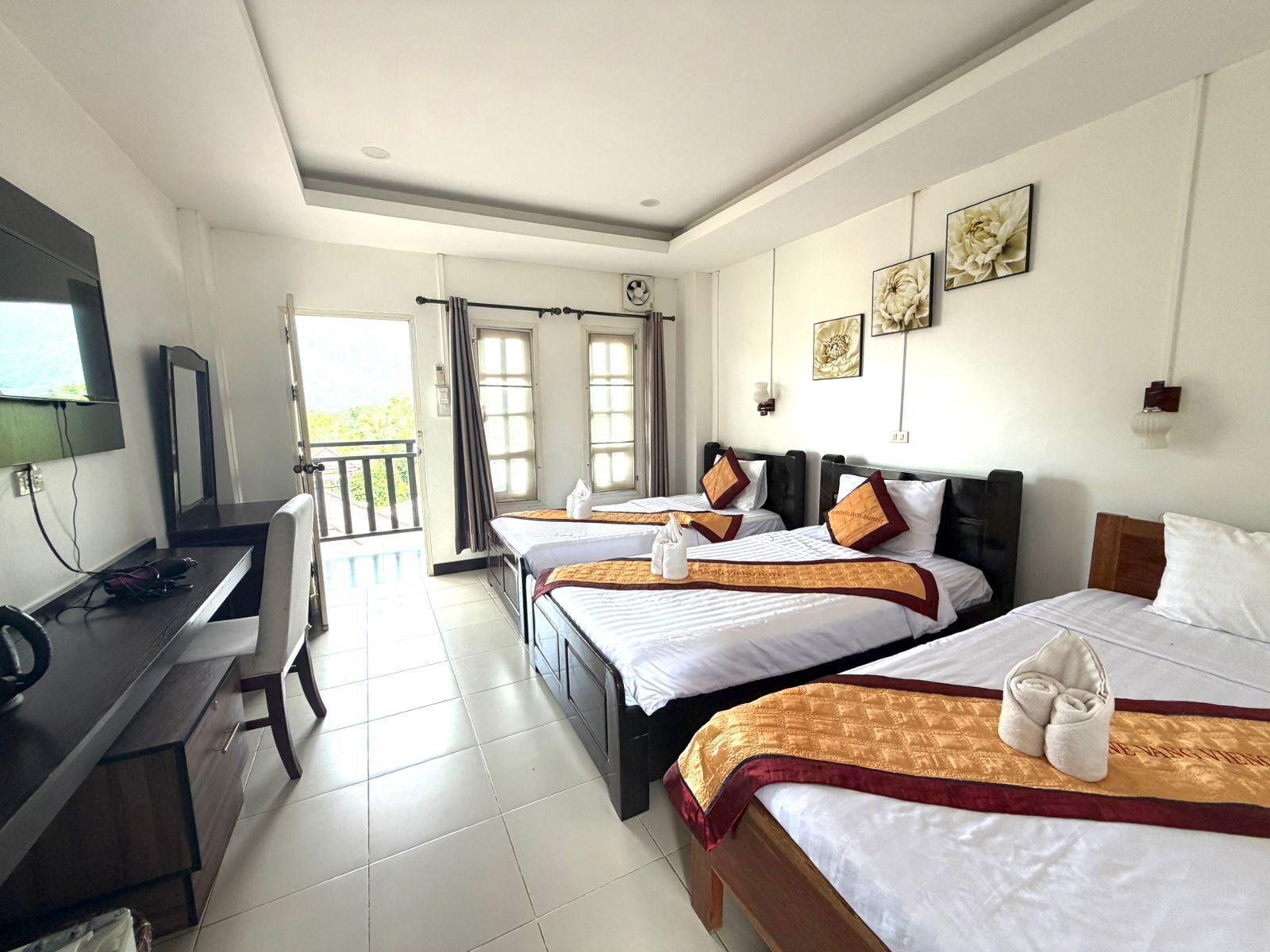 Deluxe Triple Room | In-room safe, desk, laptop workspace, soundproofing