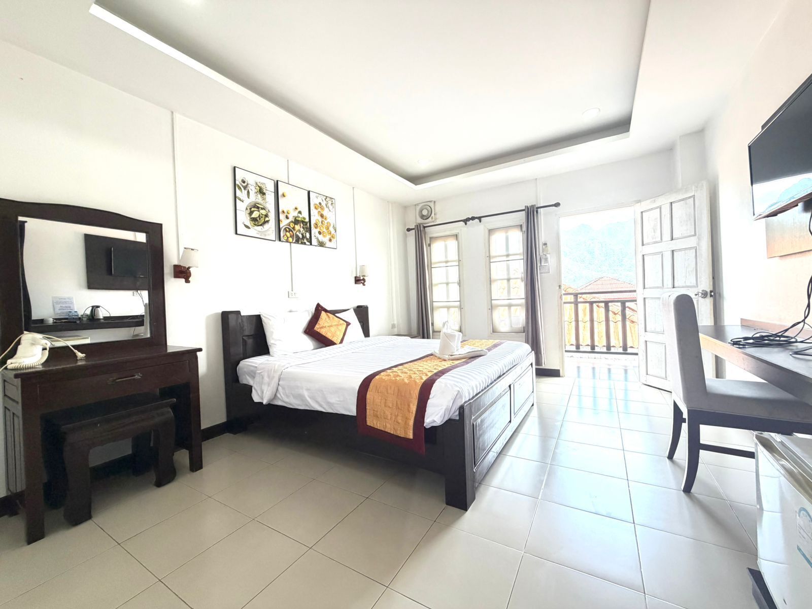 Deluxe Double Room, City View | In-room safe, desk, laptop workspace, soundproofing