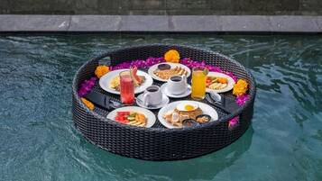 Comfort Villa, Balcony, Garden View | Breakfast meal