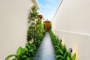 Comfort Villa, Balcony, Garden View | Property grounds - Akar villa  (tegalalang)