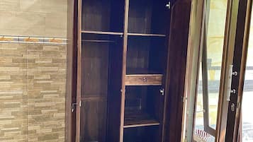 Standard Double Room, Terrace, Garden View | Wardrobe