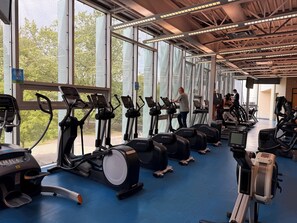 Fitness facility - Charming Private Suite in Prestigious Vancouver West Side (Vancouver)