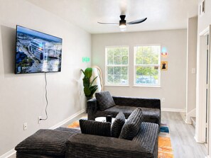 Living area - Space City 4BR - 7 Min to NRG Stadium (Houston)