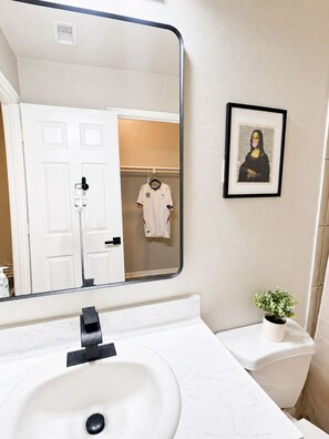 Bathroom - Space City 4BR - 7 Min to NRG Stadium (Houston)