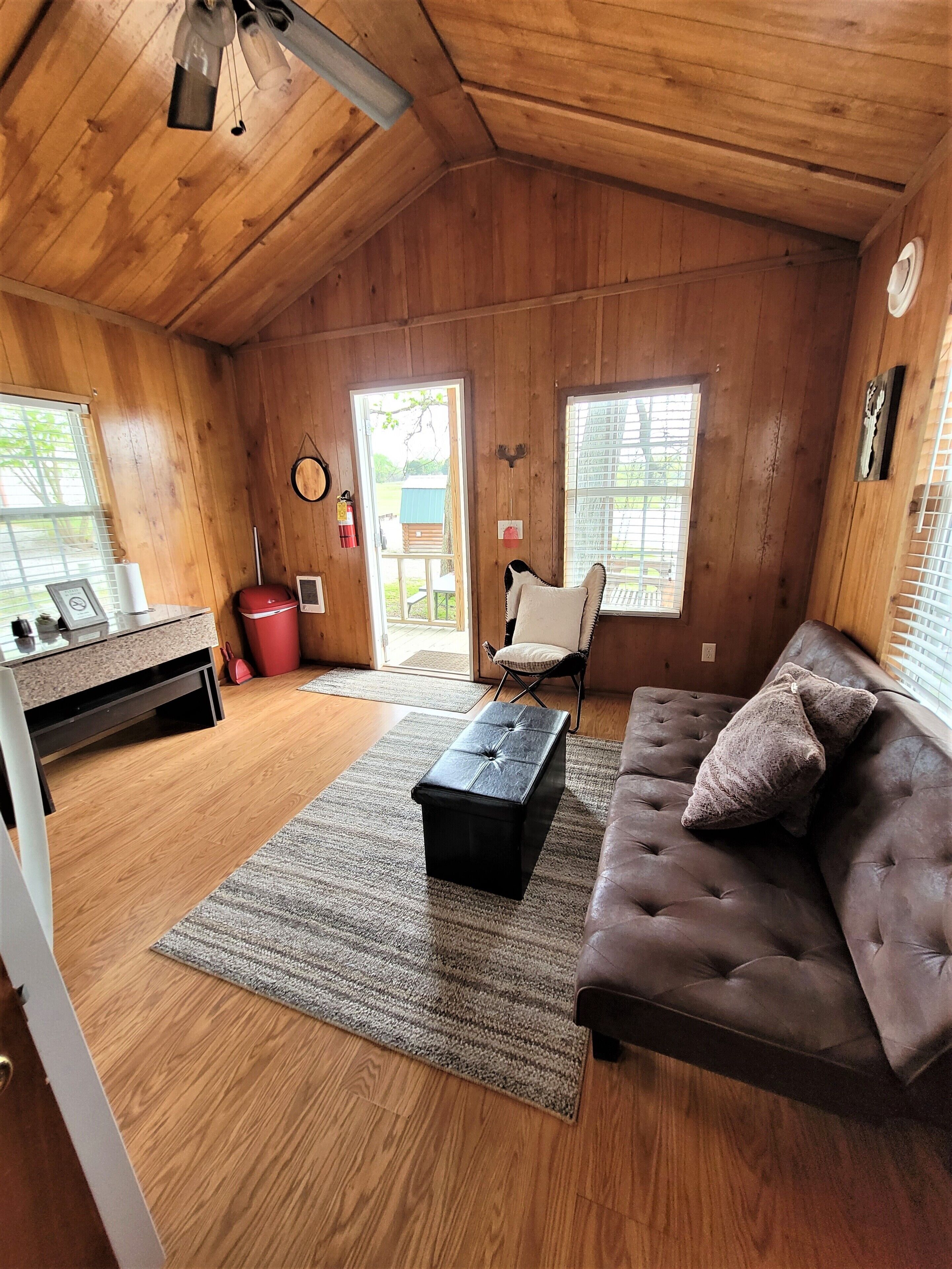 Deluxe Cabin, Lagoon View | Living area