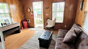 Deluxe Cabin, Lagoon View | Living area