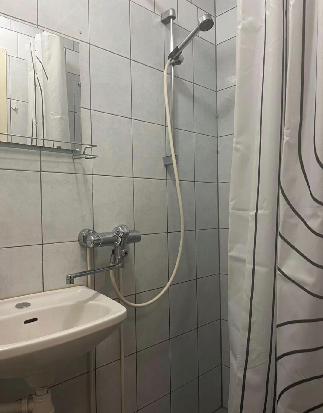 Serviettes fournies, savon, papier toilette