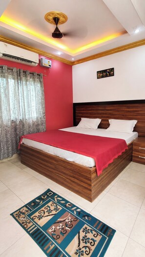 Desk, soundproofing, free WiFi - Hotel Shree Inn Uttarakhand (Sitarganj)