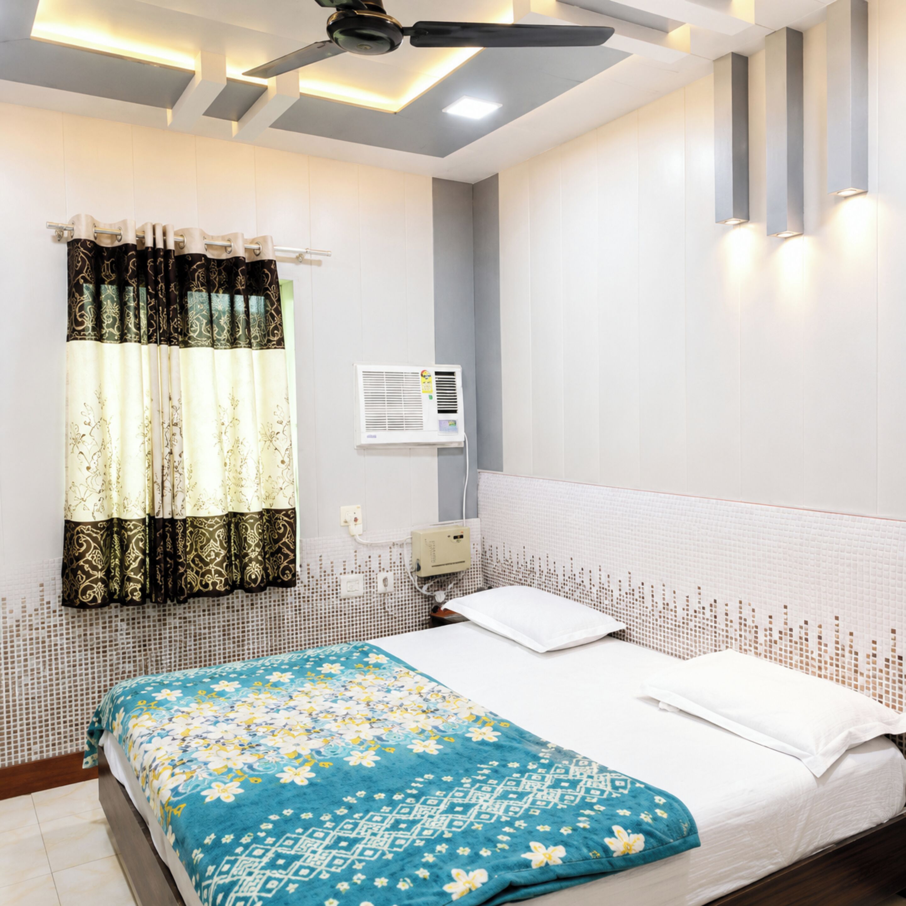 Habitación doble superior, aire acondicionado | Ropa de cama hipoalergénica, escritorio, insonorización y wifi gratis 