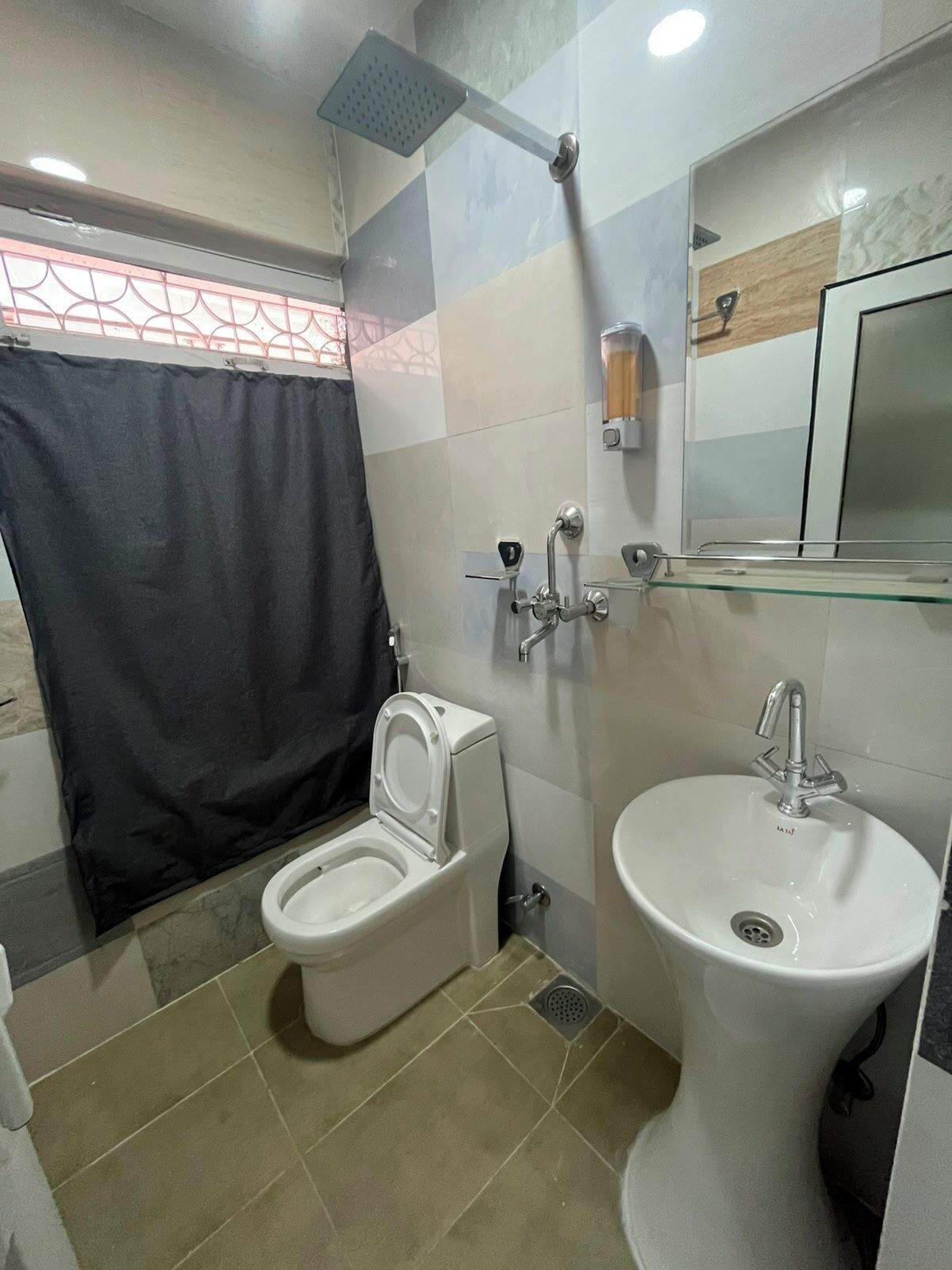 Shower, towels