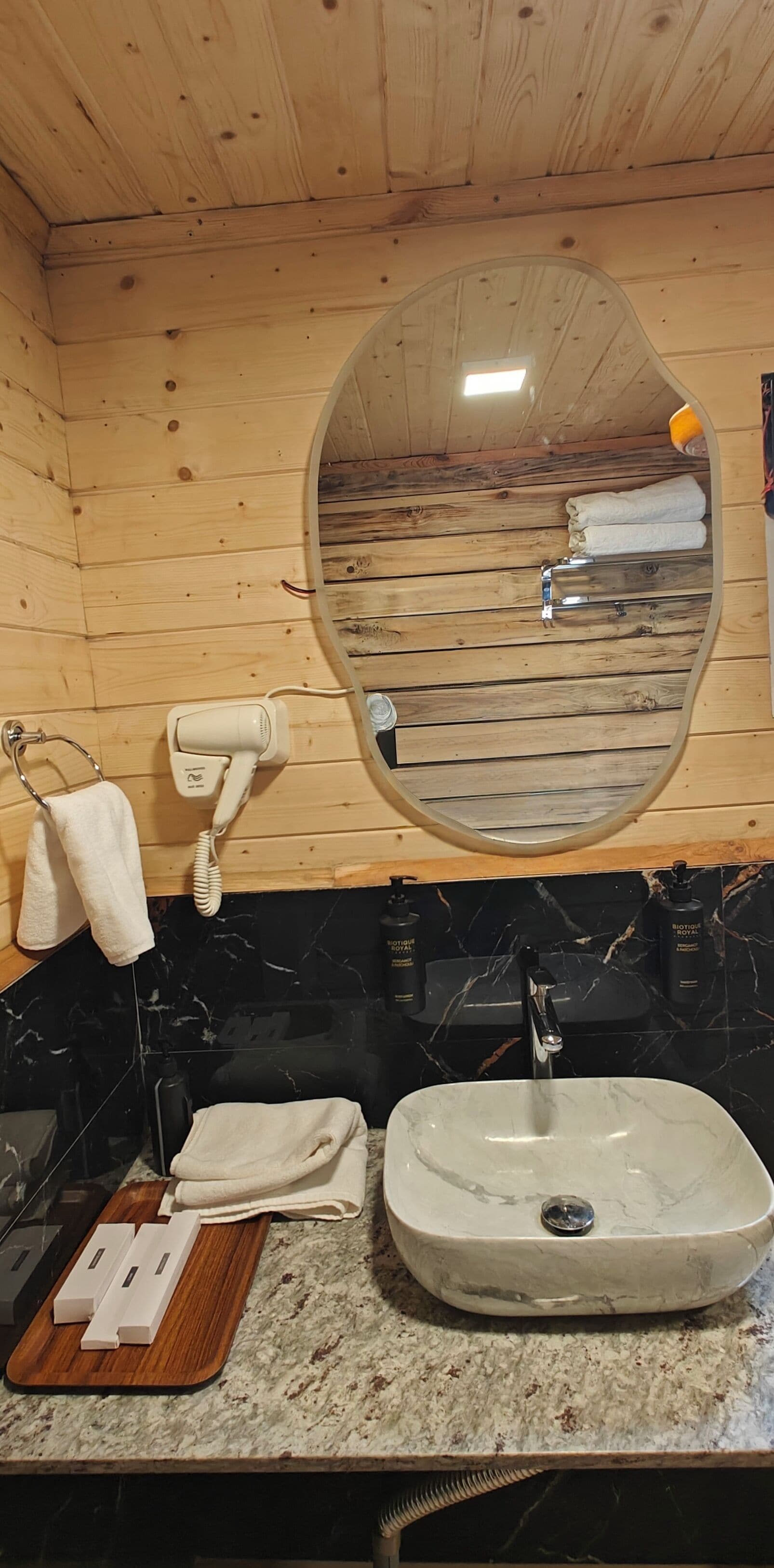 Luxury Room, Mountain View | Bathroom | Shower, free toiletries, hair dryer, towels