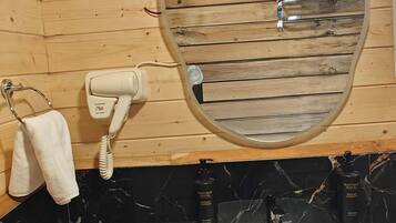 Luxury Room, Mountain View | Bathroom | Shower, free toiletries, hair dryer, towels
